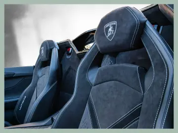 LAMBORGHINI Aventador Ultimae Roadster    BENTLEY DÜSSELDORF
