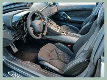LAMBORGHINI Aventador Ultimae Roadster    BENTLEY DÜSSELDORF
