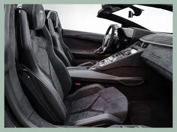 LAMBORGHINI Aventador Ultimae Roadster    BENTLEY DÜSSELDORF