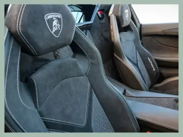 LAMBORGHINI Aventador Ultimae Roadster    BENTLEY DÜSSELDORF
