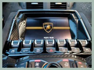 LAMBORGHINI Aventador Ultimae Roadster    BENTLEY DÜSSELDORF