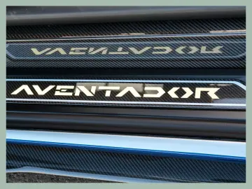 LAMBORGHINI Aventador Ultimae Roadster    BENTLEY DÜSSELDORF