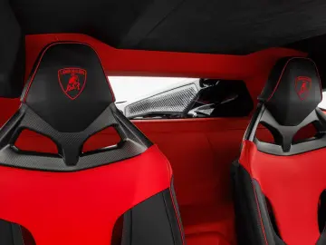 LAMBORGHINI Revuelto