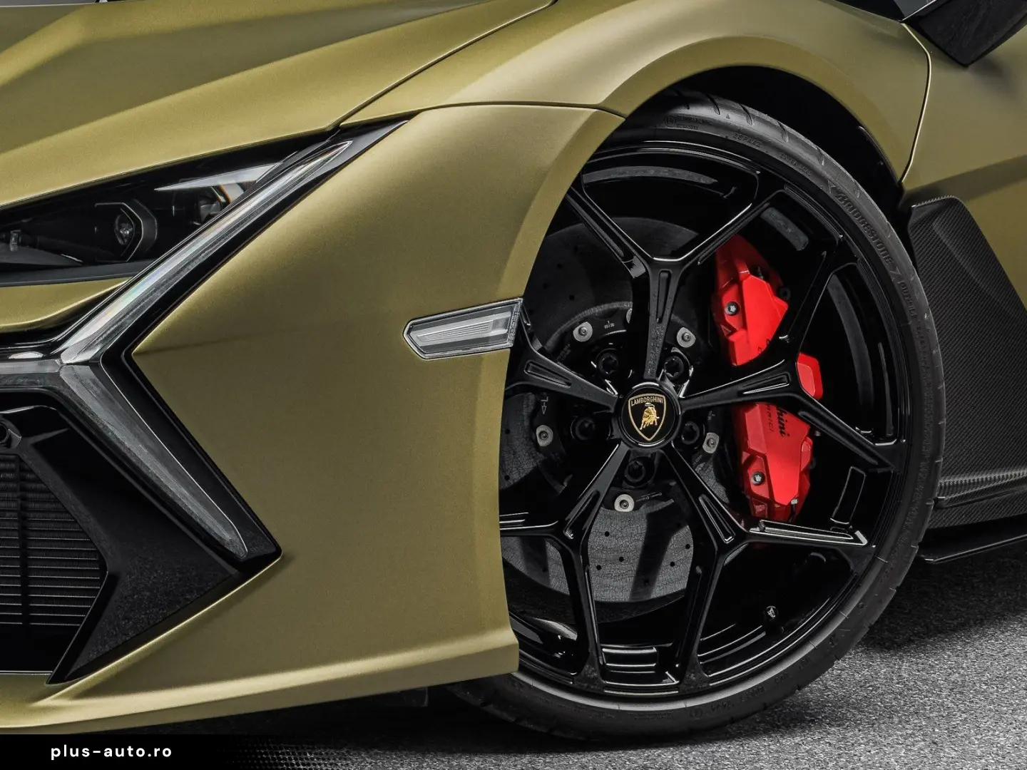 LAMBORGHINI Revuelto