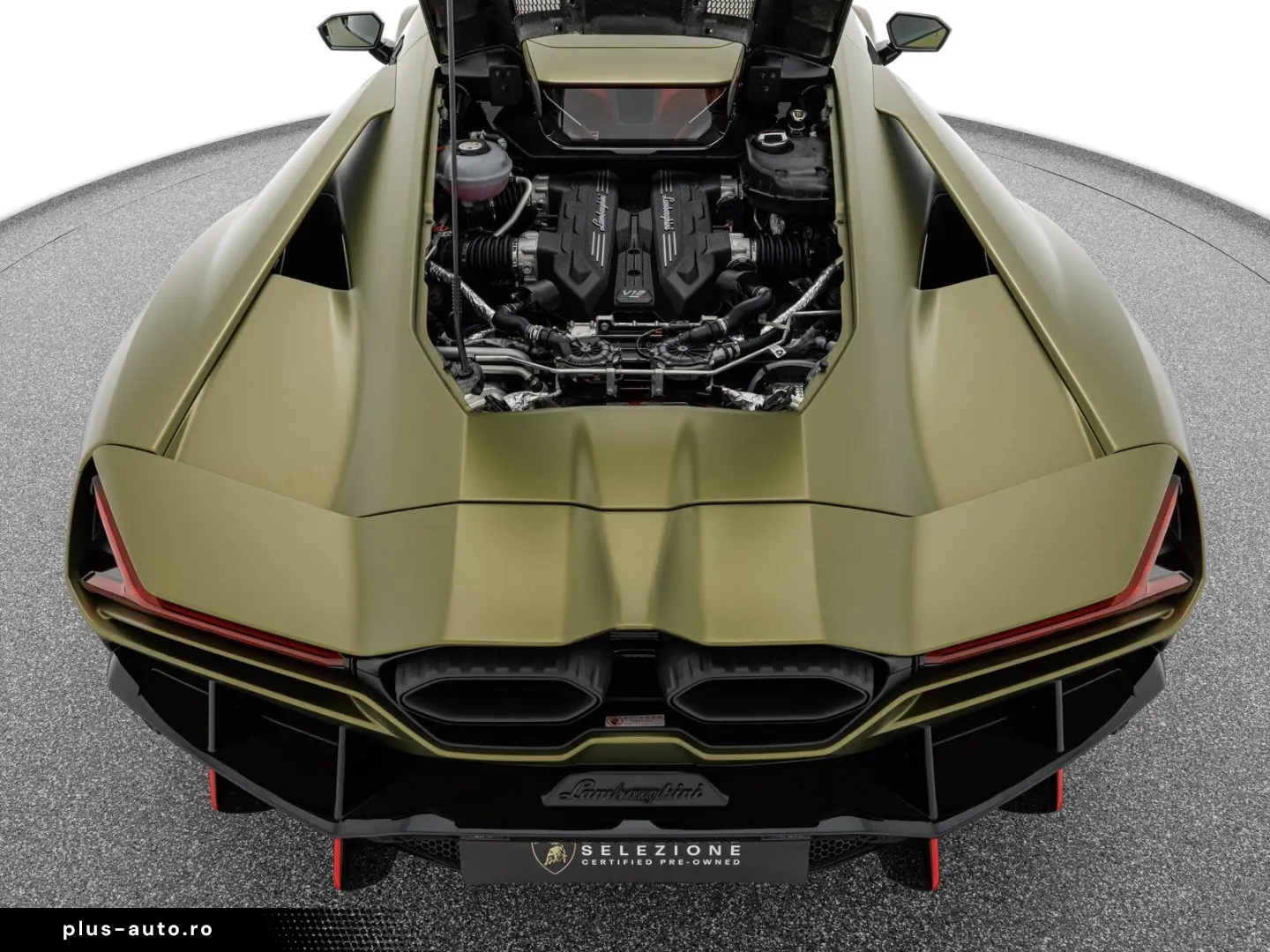 LAMBORGHINI Revuelto