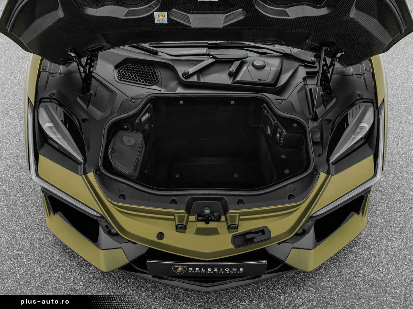 LAMBORGHINI Revuelto