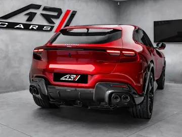 FERRARI Purosangue Rosso Fuoco