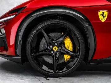 FERRARI Purosangue Rosso Fuoco