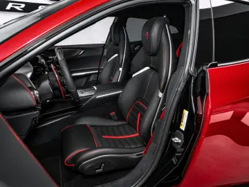 FERRARI Purosangue Rosso Fuoco