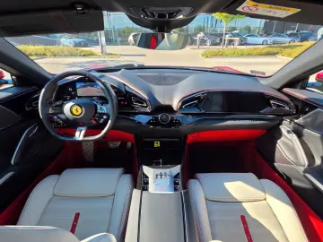FERRARI Purosangue V12 DCT 4WD PANO STZH-BL 360CAM HIFI
