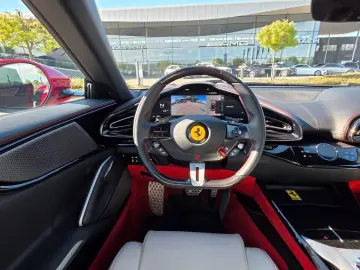 FERRARI Purosangue V12 DCT 4WD PANO STZH-BL 360CAM HIFI