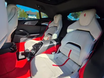 FERRARI Purosangue V12 DCT 4WD PANO STZH-BL 360CAM HIFI