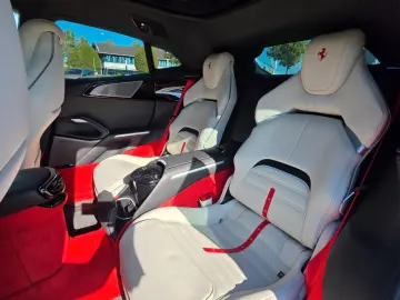 FERRARI Purosangue V12 DCT 4WD PANO STZH-BL 360CAM HIFI