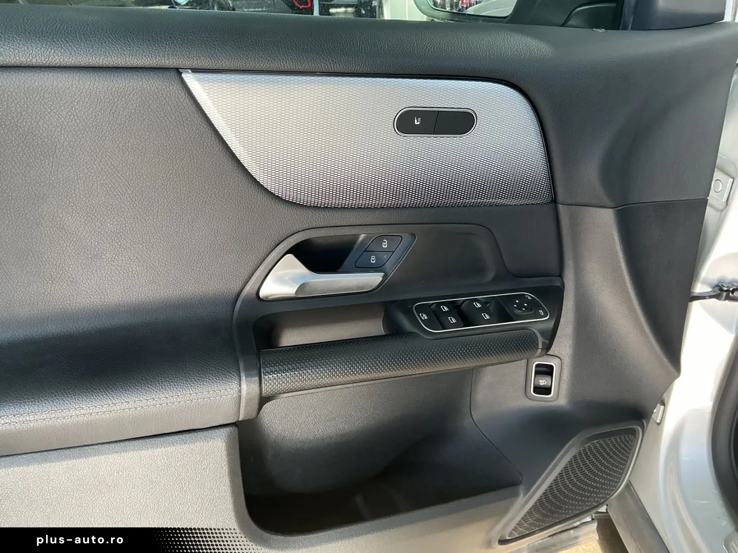 MERCEDES-BENZ GLB 200 Business Navi R.Cam SHZ LED 7-Sitzer