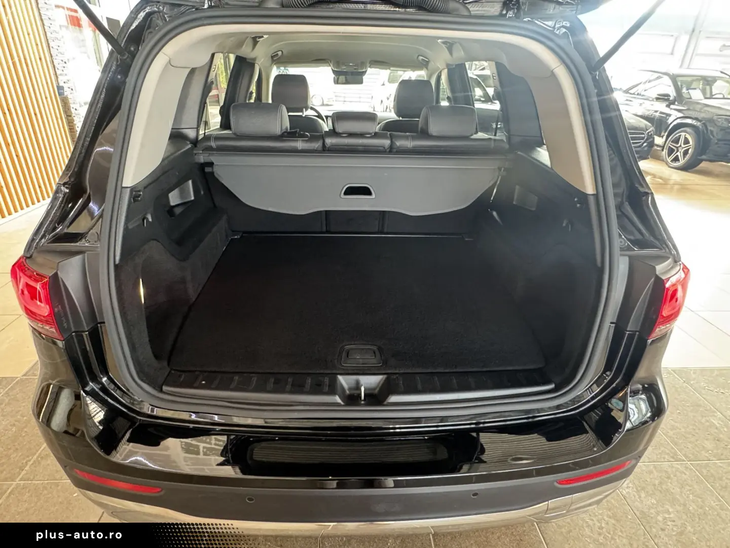 MERCEDES-BENZ GLB 200 d Business SHZ LED PDC ACC Leder Navi