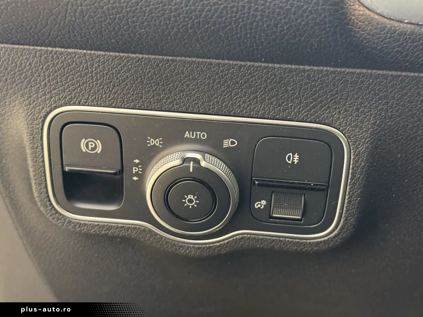 MERCEDES-BENZ GLB 200 d Business SHZ LED PDC ACC Leder Navi
