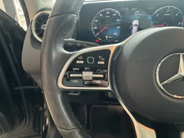 MERCEDES-BENZ GLB 200 d Business SHZ LED PDC ACC Leder Navi