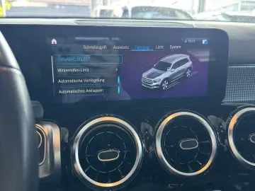 MERCEDES-BENZ GLB 200 d Business SHZ LED PDC ACC Leder Navi