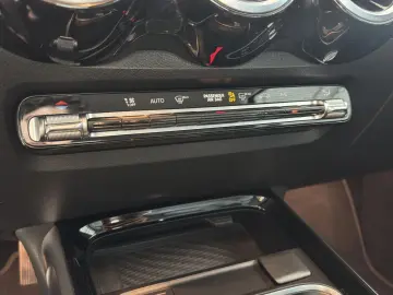 MERCEDES-BENZ GLB 200 d Business SHZ LED PDC ACC Leder Navi