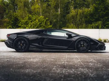 LAMBORGHINI Revuelto Nero Noctis   Belgian   Gintani   Carbo