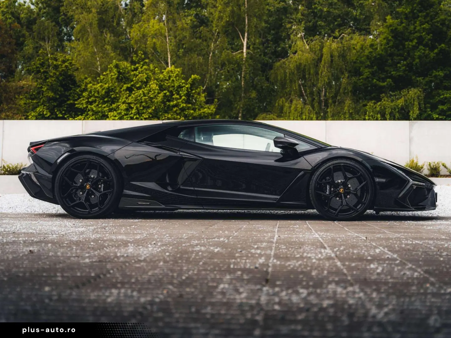 LAMBORGHINI Revuelto Nero Noctis   Belgian   Gintani   Carbo