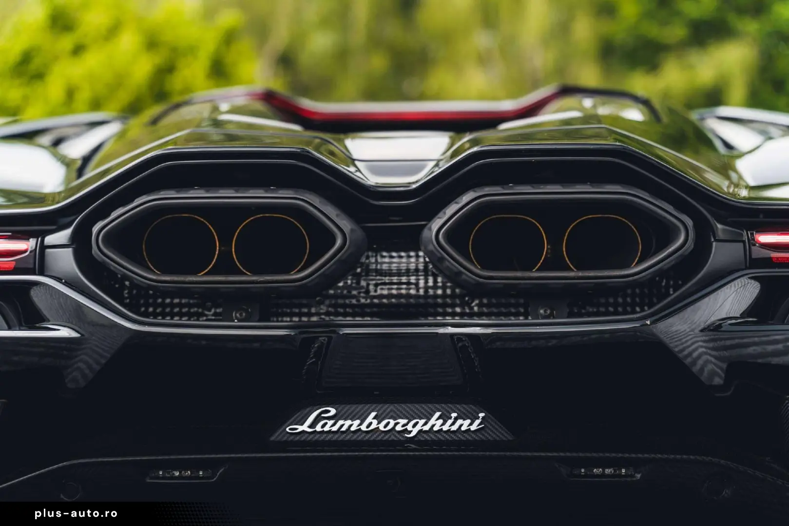 LAMBORGHINI Revuelto Nero Noctis   Belgian   Gintani   Carbo