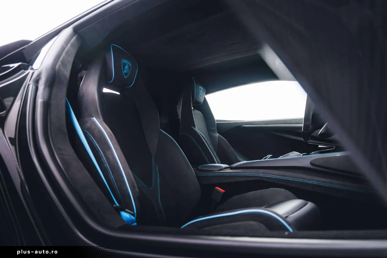 LAMBORGHINI Revuelto Nero Noctis   Belgian   Gintani   Carbo