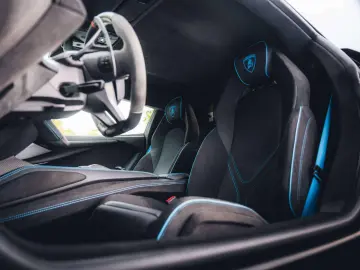 LAMBORGHINI Revuelto Nero Noctis   Belgian   Gintani   Carbo