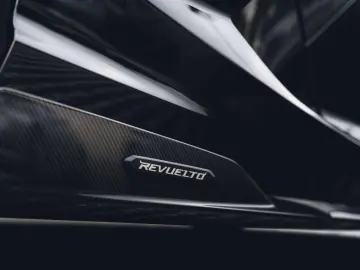 LAMBORGHINI Revuelto Nero Noctis   Belgian   Gintani   Carbo