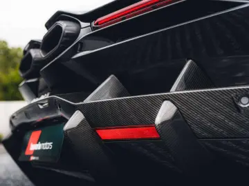 LAMBORGHINI Revuelto Nero Noctis   Belgian   Gintani   Carbo