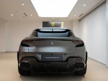 FERRARI Purosangue