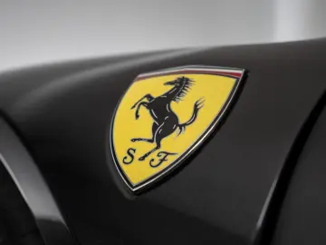 FERRARI SF90 Spider Atelier