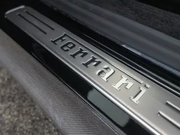 FERRARI SF90 Spider Atelier