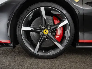 FERRARI SF90 Spider Atelier