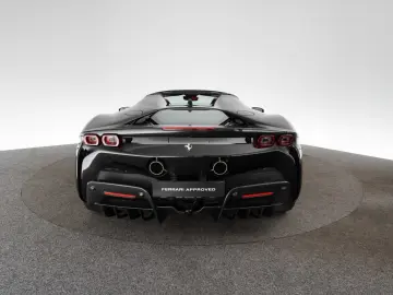 FERRARI SF90 Spider Atelier