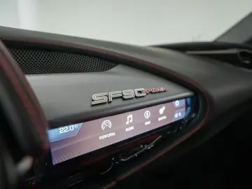 FERRARI SF90 Spider Atelier