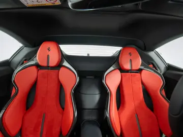 FERRARI SF90 Spider Atelier
