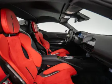 FERRARI SF90 Spider Atelier