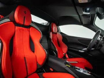 FERRARI SF90 Spider Atelier