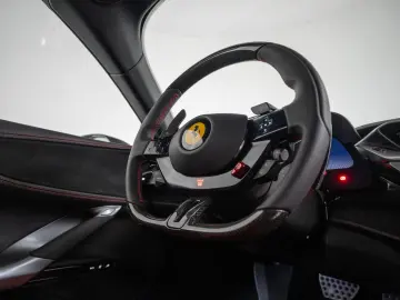 FERRARI SF90 Spider Atelier