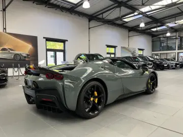 FERRARI SF90 Spider Assetto Fiorano Paket 2025