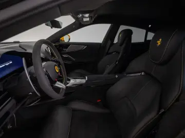 FERRARI Purosangue