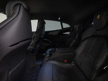FERRARI Purosangue
