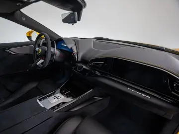 FERRARI Purosangue