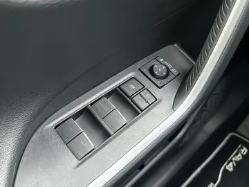 TOYOTA RAV 4 2.5 Hybrid CVT 4x4 Active Navi LED