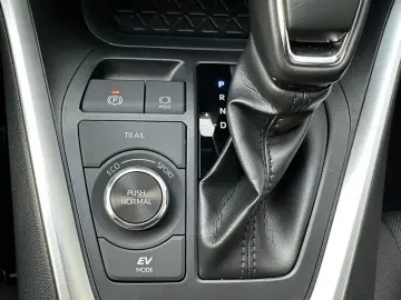 TOYOTA RAV 4 2.5 Hybrid CVT 4x4 Active Navi LED