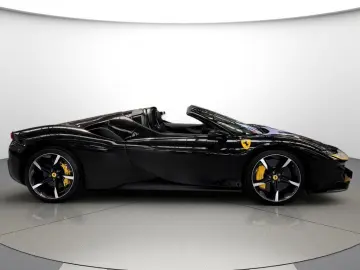 FERRARI SF90 Spider