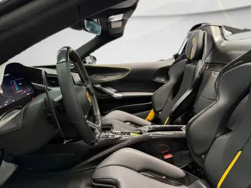 FERRARI SF90 Spider