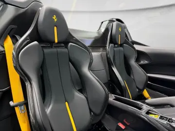 FERRARI SF90 Spider