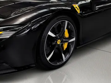 FERRARI SF90 Spider